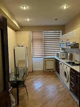 Kirayə verilir 2 otaqlı mənzil 94 m²