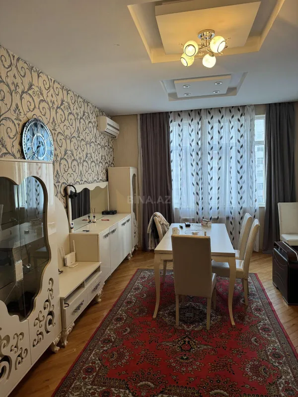 Kirayə verilir 2 otaqlı mənzil 94 m²
