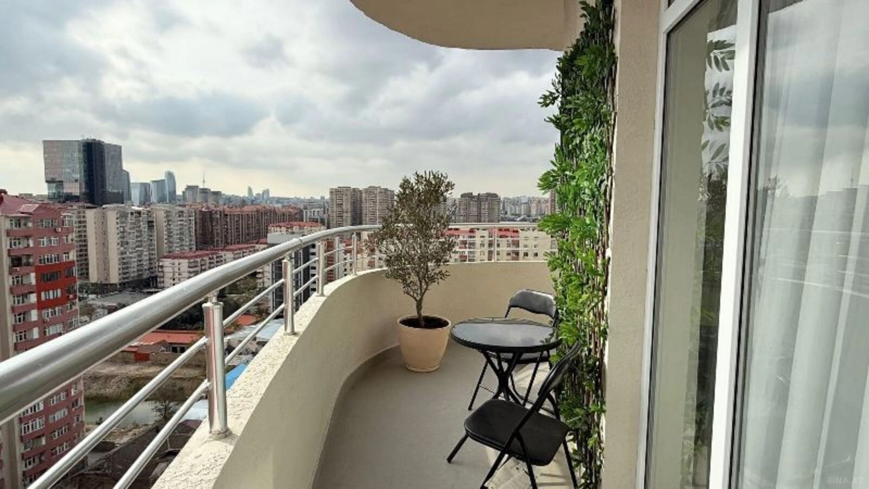 Satılır 2 otaqlı mənzil 61 m²