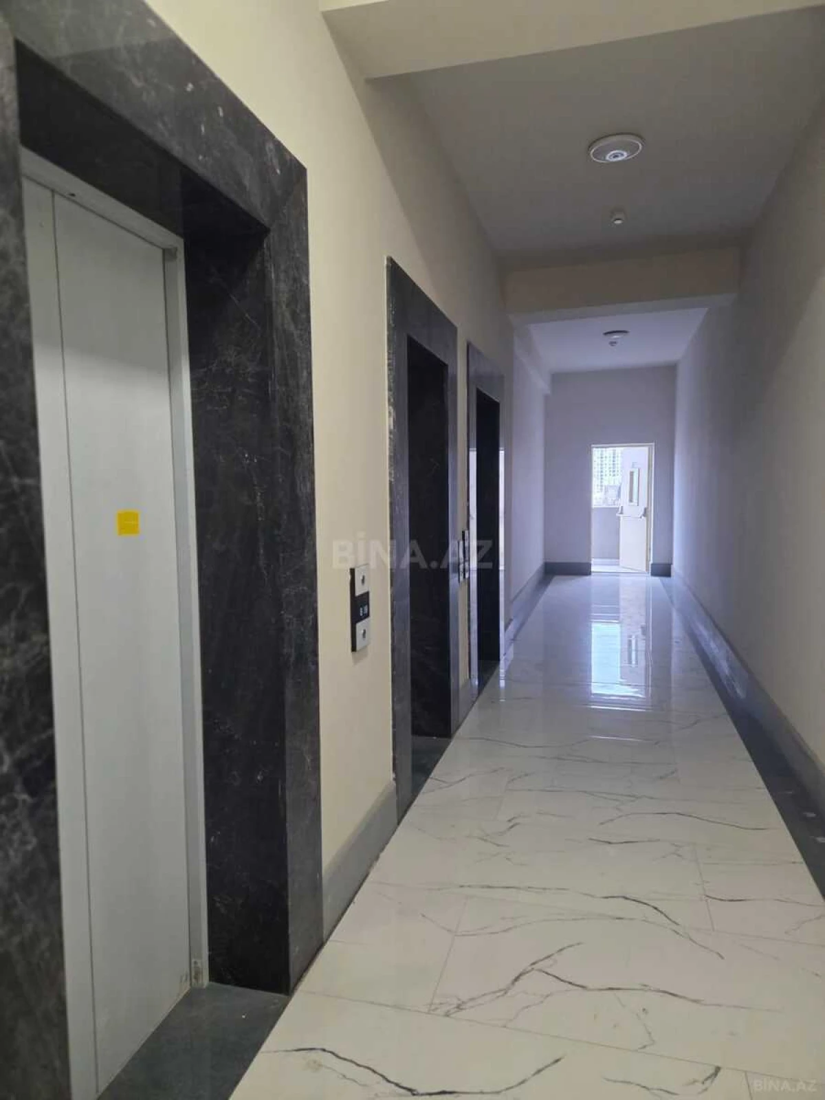 Satılır 3 otaqlı mənzil 133 m²