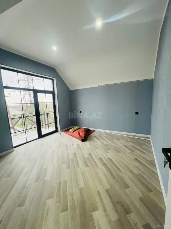 Satılır 5 otaqlı həyət evi 180 m²