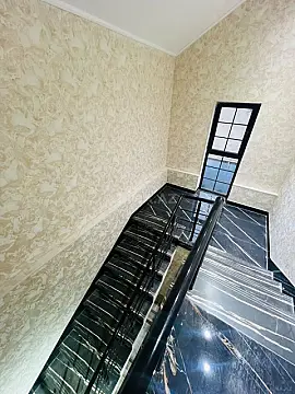 Satılır 5 otaqlı həyət evi 180 m²