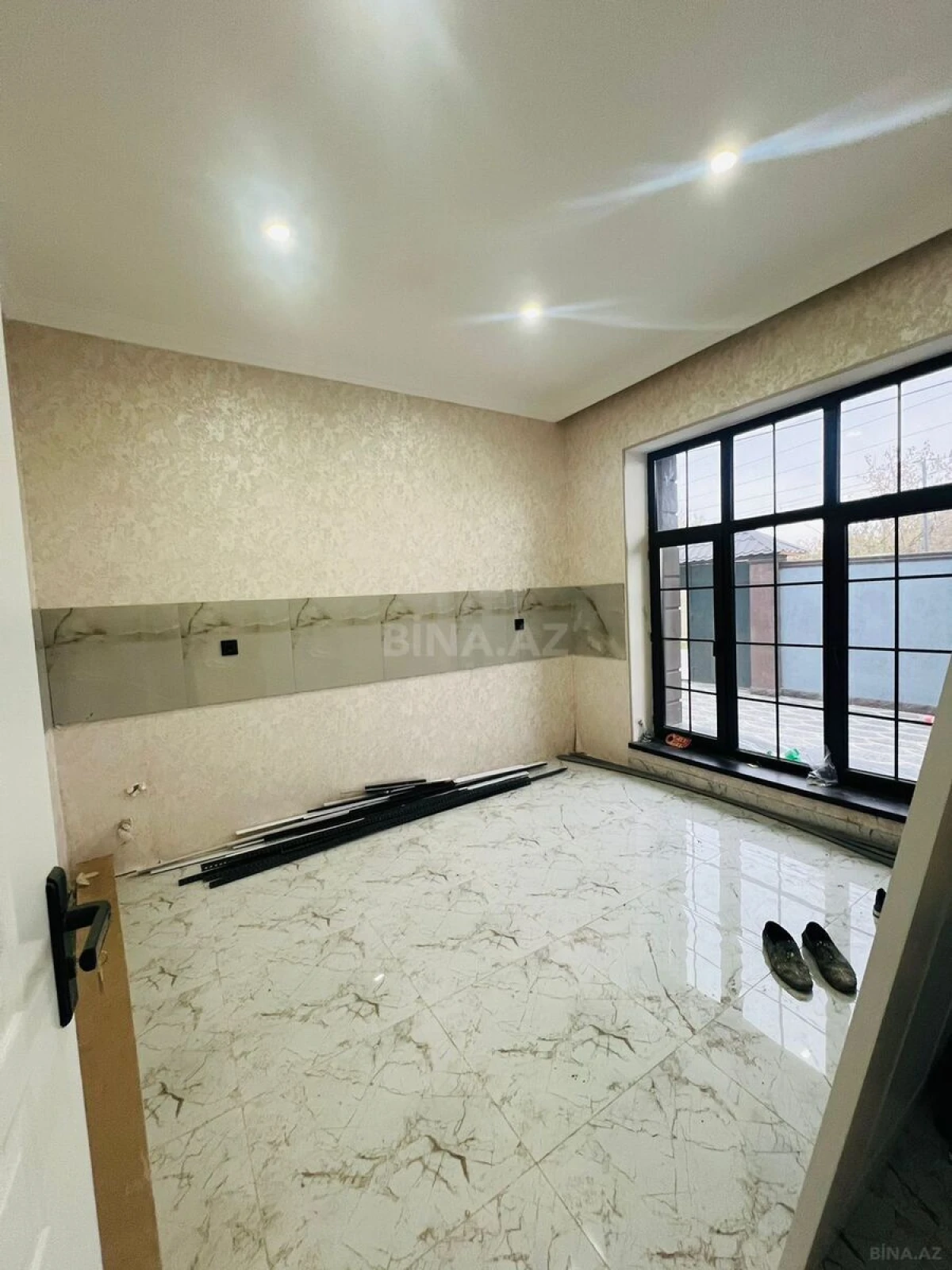 Satılır 5 otaqlı həyət evi 180 m²