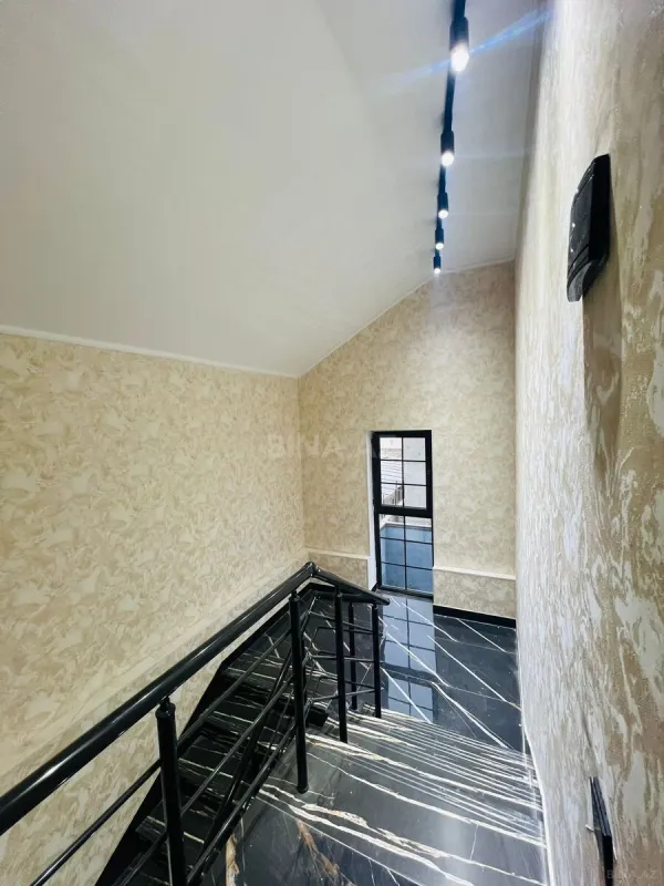 Satılır 5 otaqlı həyət evi 180 m²