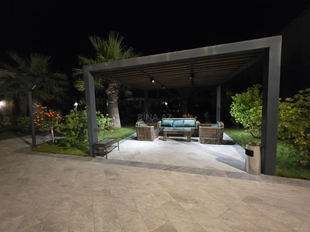 Satılır 8 otaqlı həyət evi 650 m²