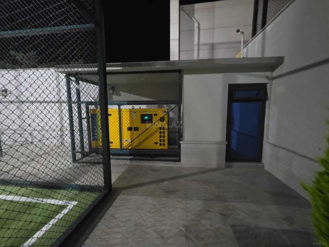 Satılır 8 otaqlı həyət evi 650 m²