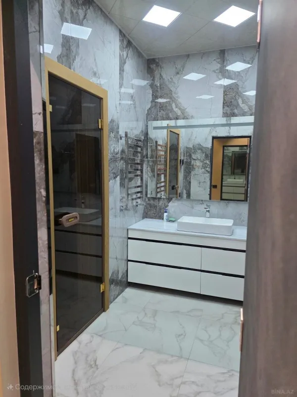 Satılır 8 otaqlı həyət evi 650 m²