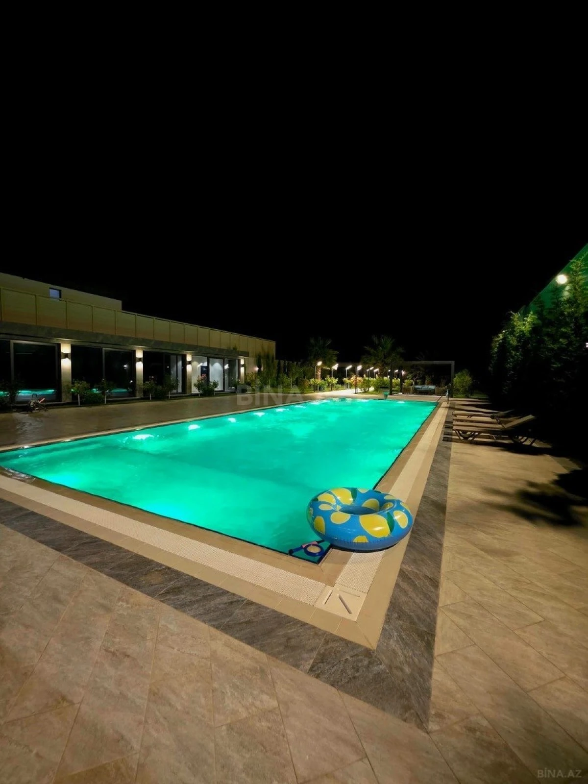 Satılır 8 otaqlı həyət evi 650 m²