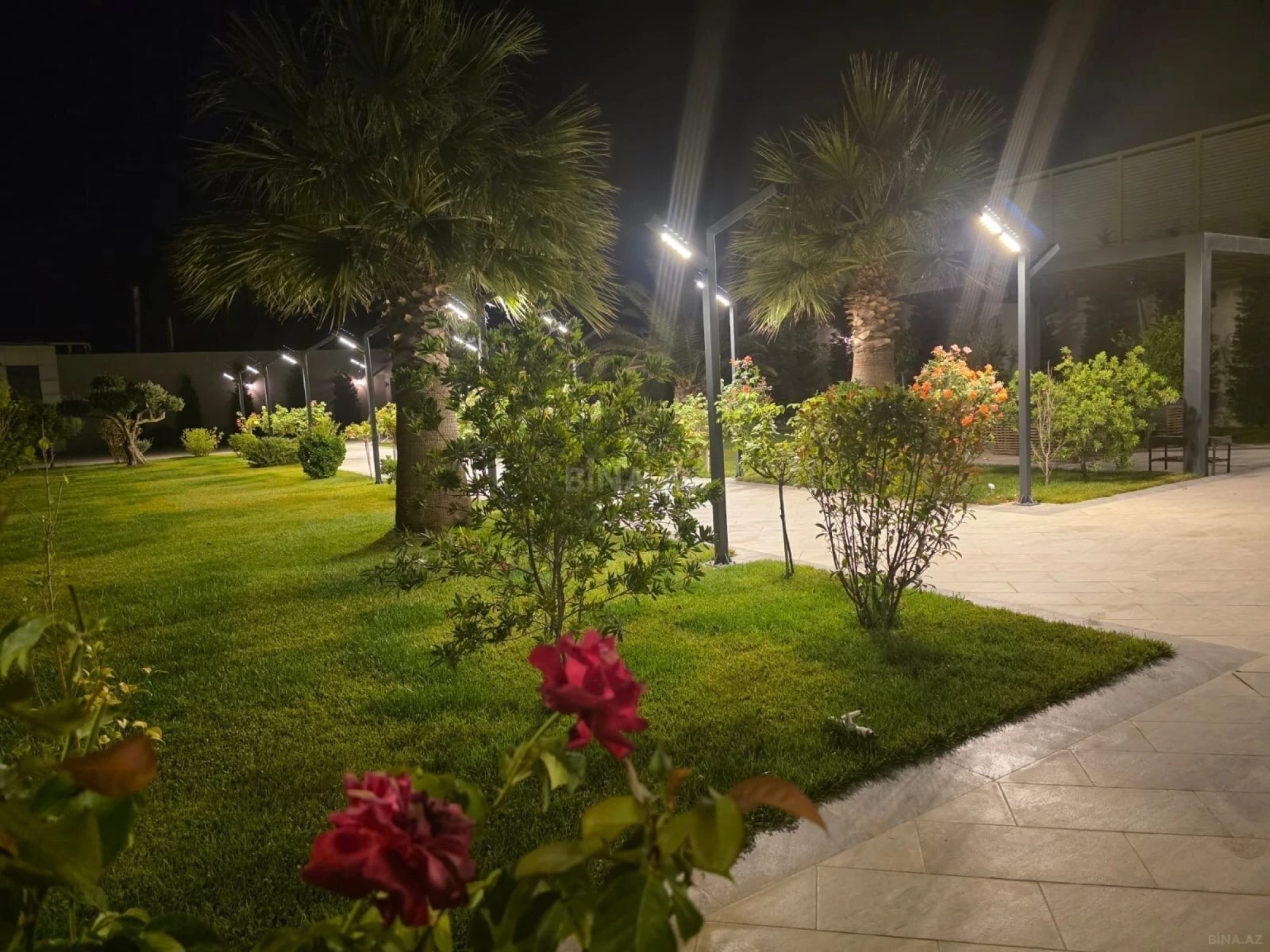 Satılır 8 otaqlı həyət evi 650 m²