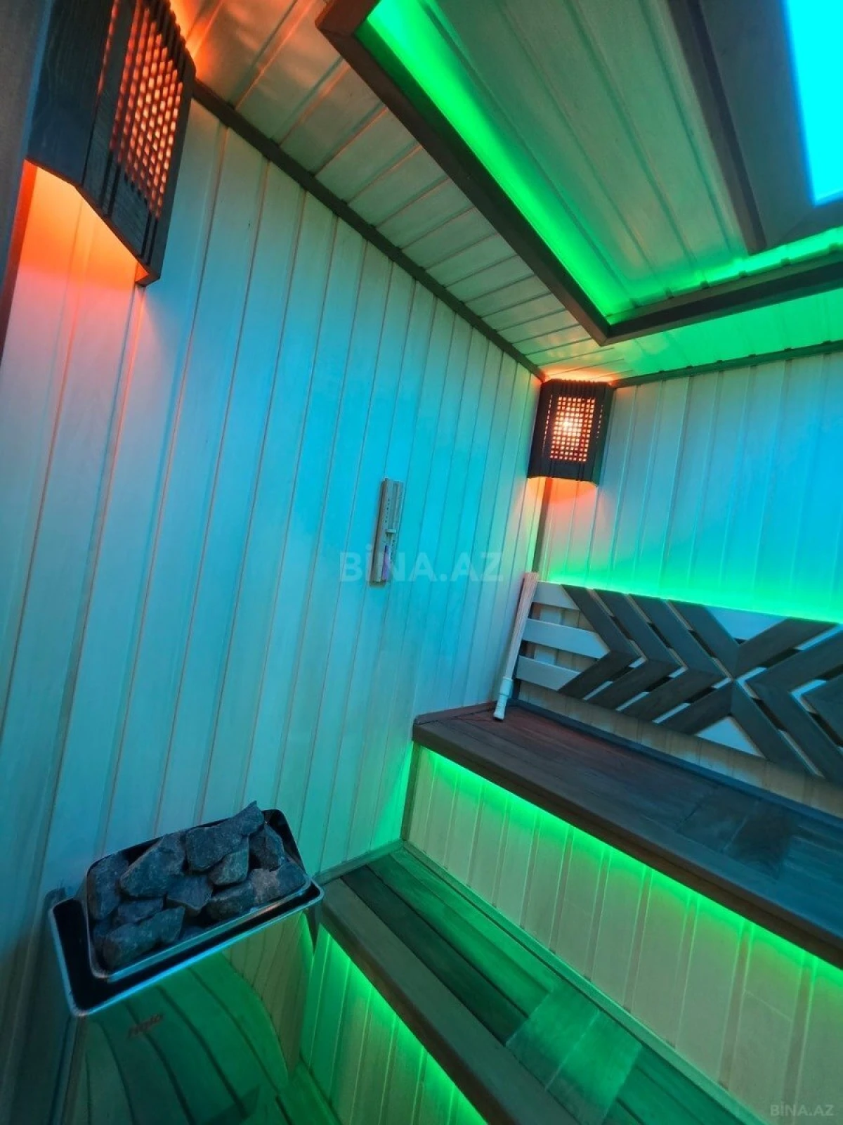 Satılır 8 otaqlı həyət evi 650 m²