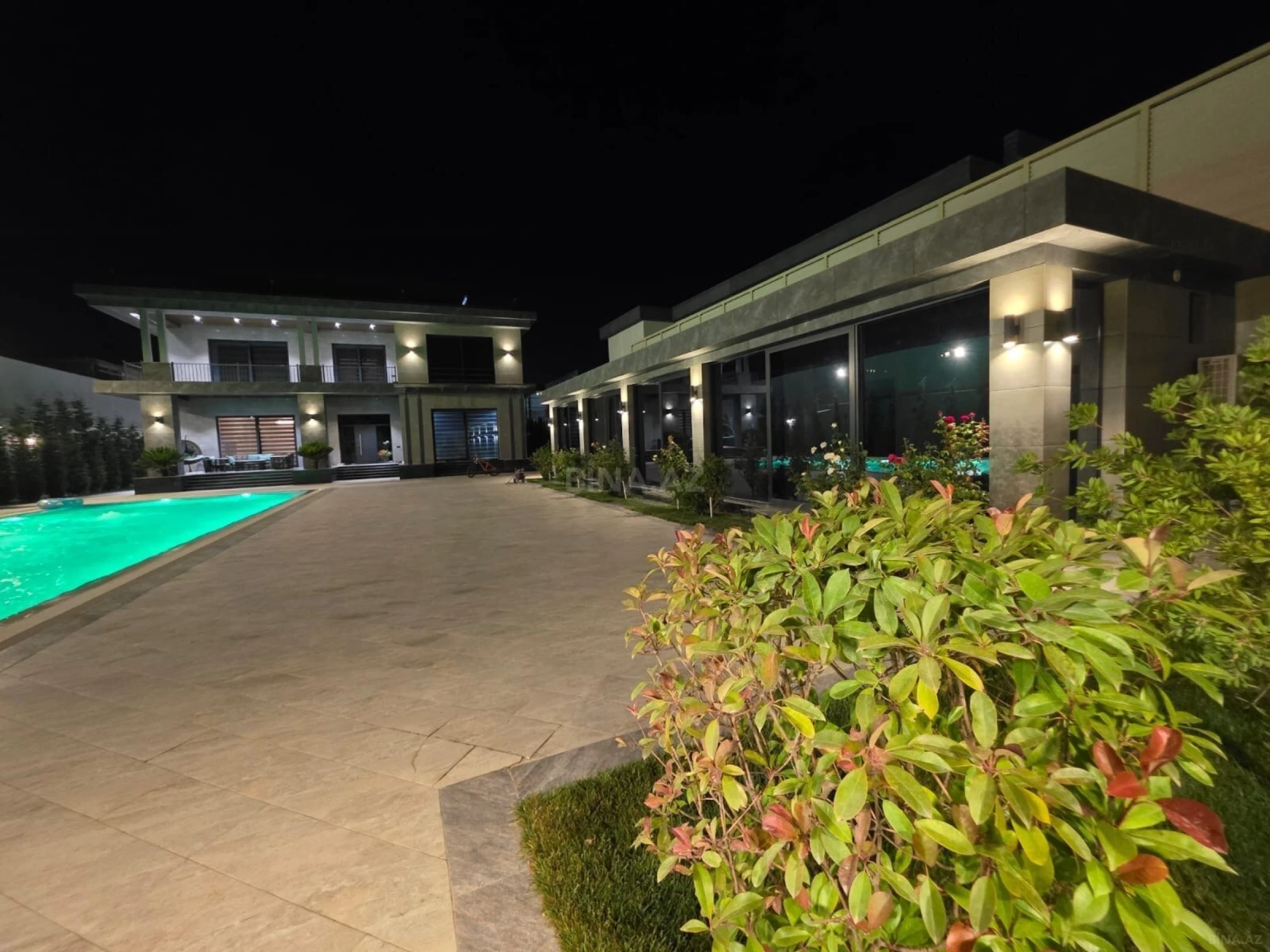 Satılır 8 otaqlı həyət evi 650 m²