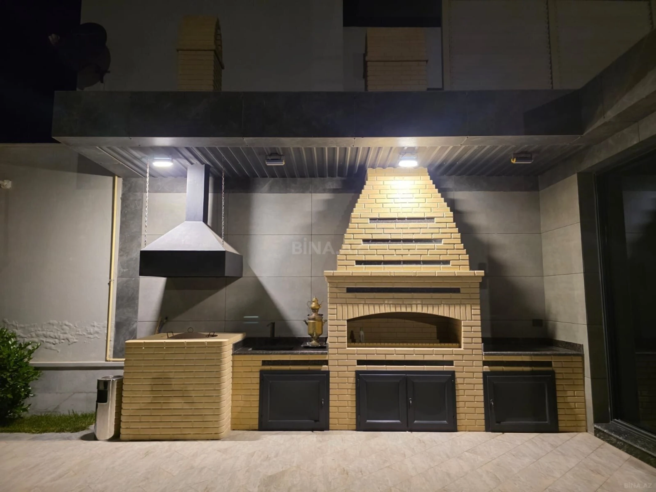 Satılır 8 otaqlı həyət evi 650 m²