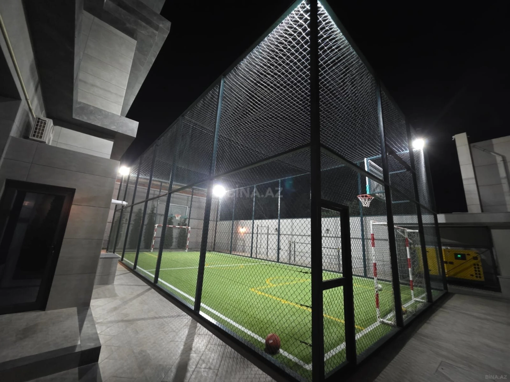 Satılır 8 otaqlı həyət evi 650 m²