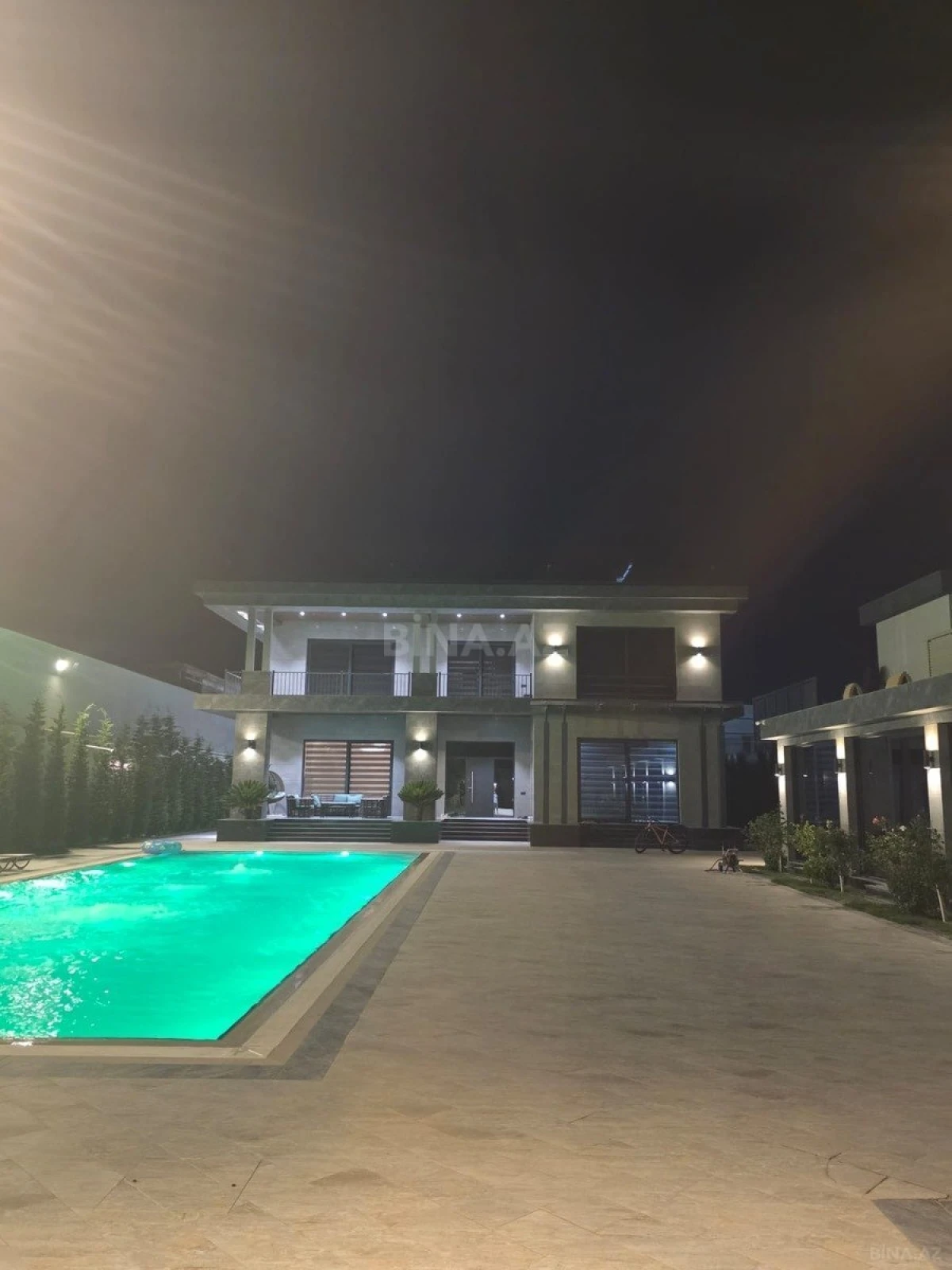 Satılır 8 otaqlı həyət evi 650 m²