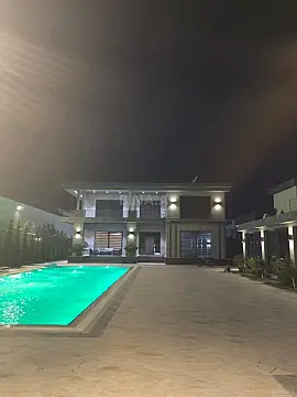 Satılır 8 otaqlı həyət evi 650 m²