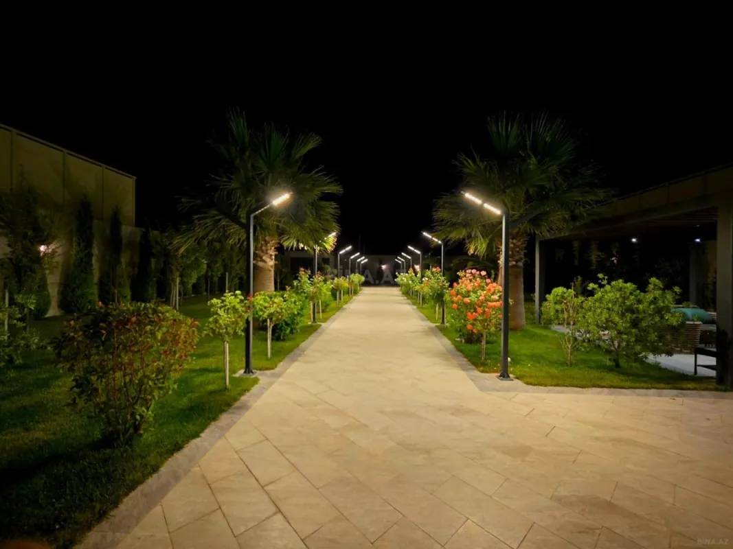 Satılır 8 otaqlı həyət evi 650 m²