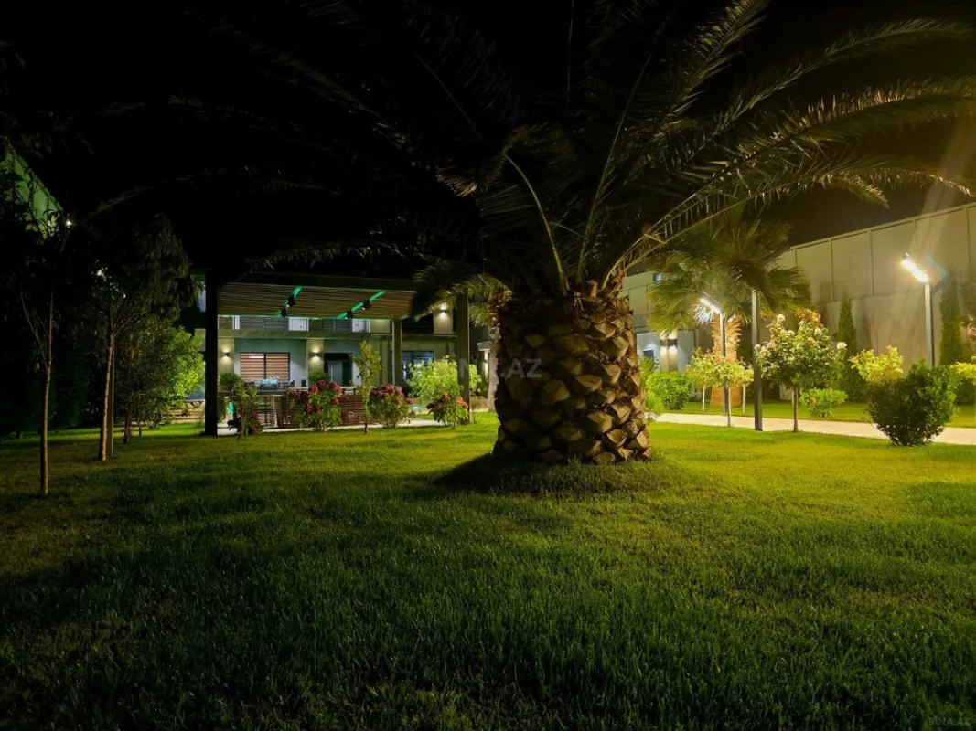 Satılır 8 otaqlı həyət evi 650 m²