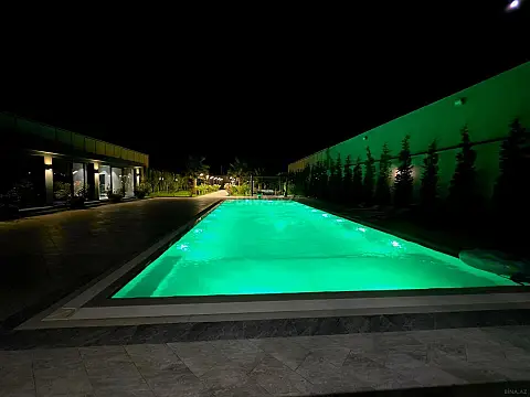 Satılır 8 otaqlı həyət evi 650 m²