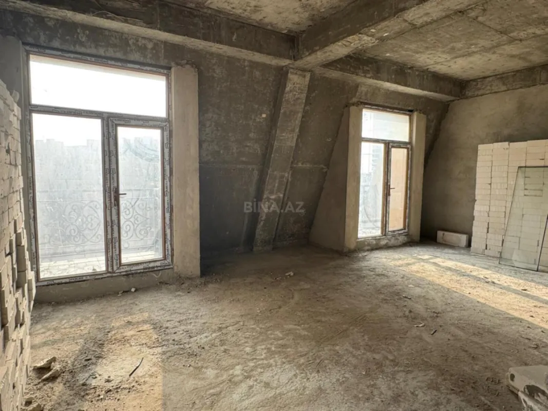 Satılır 4 otaqlı mənzil 180 m²