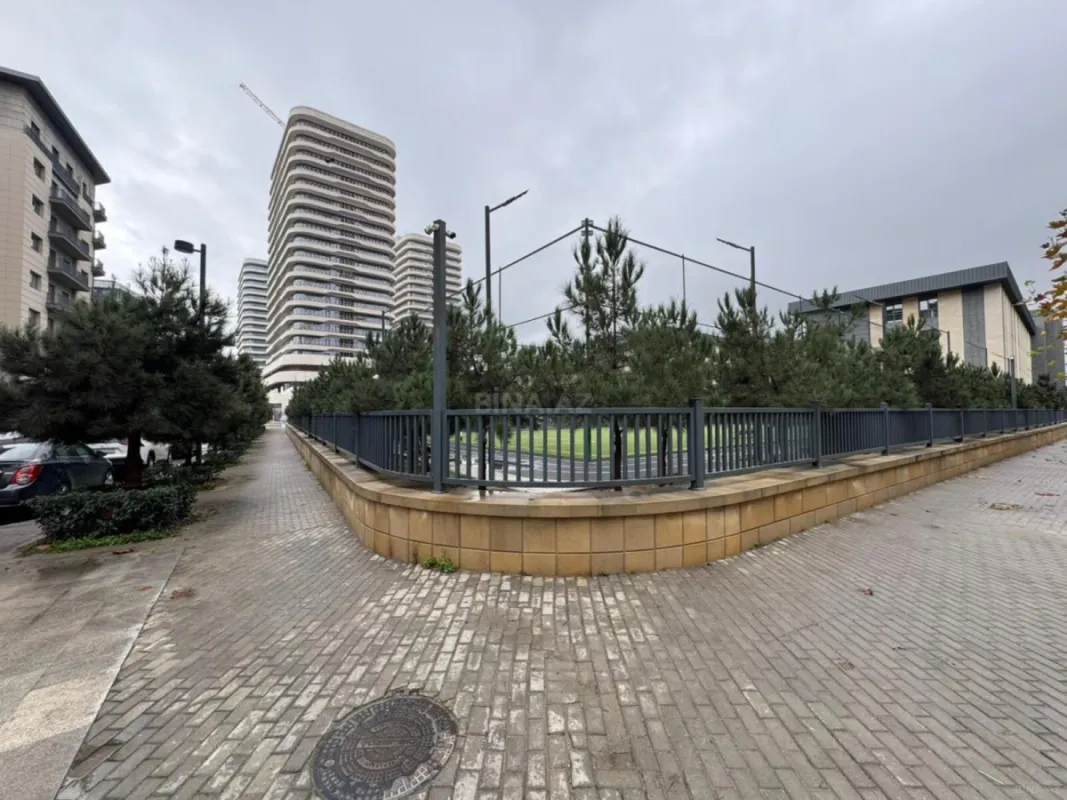 Satılır 4 otaqlı mənzil 180 m²
