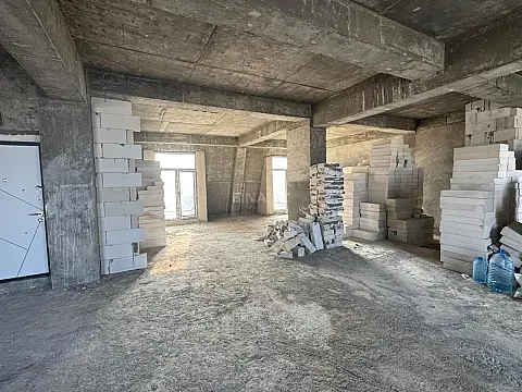 Satılır 4 otaqlı mənzil 180 m²