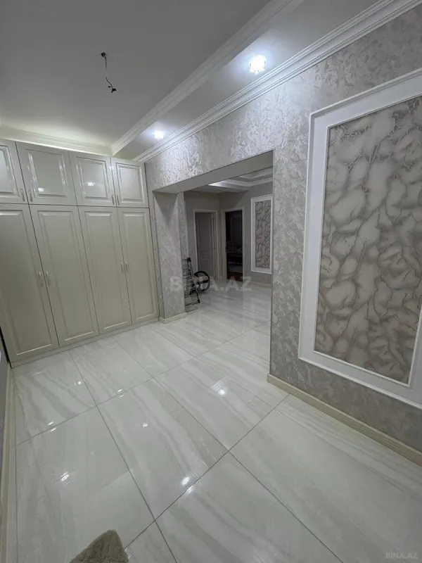 Satılır 3 otaqlı mənzil 132 m²