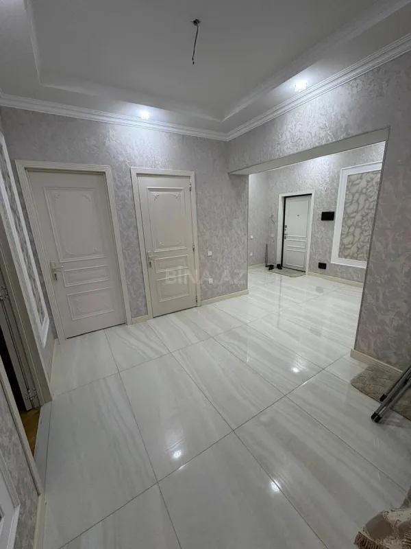 Satılır 3 otaqlı mənzil 132 m²