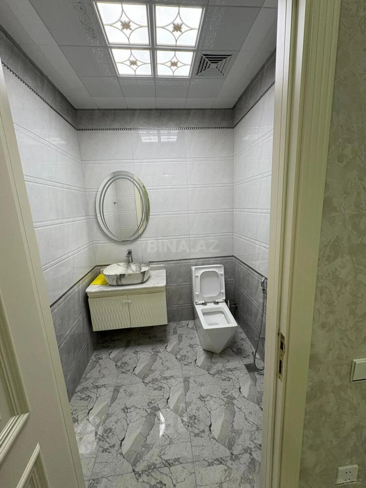 Satılır 3 otaqlı mənzil 132 m²