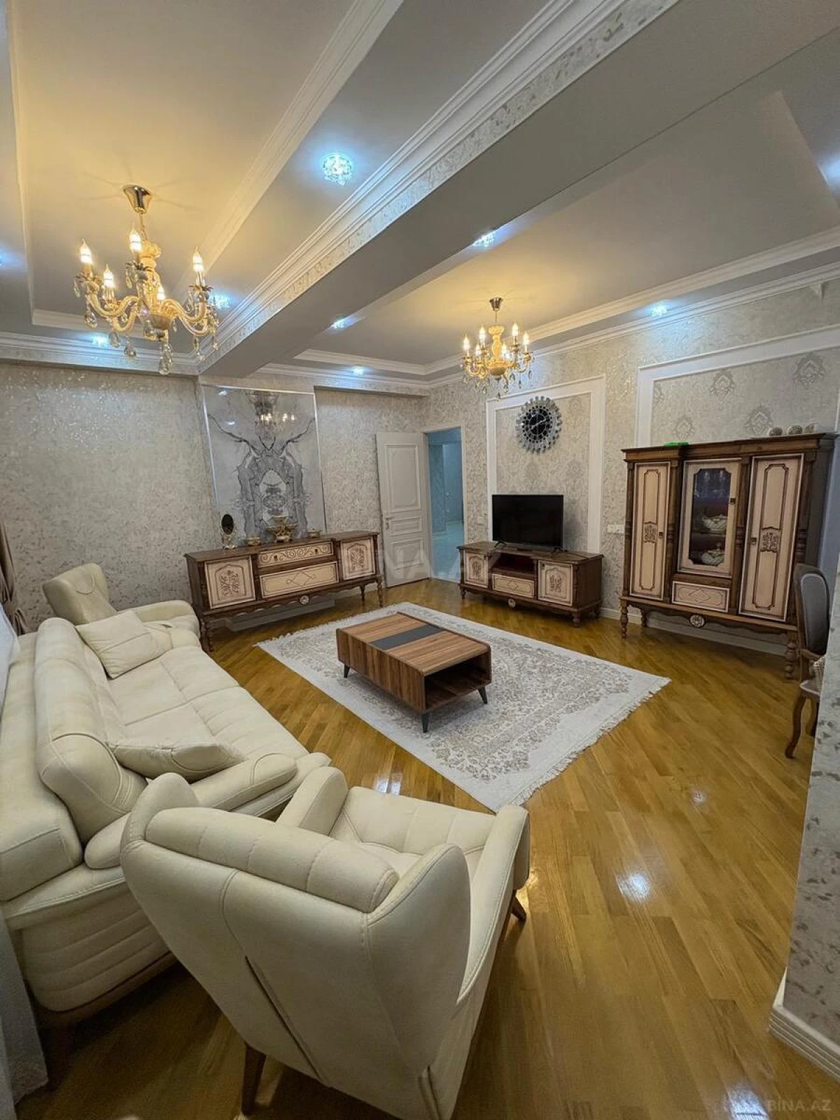Satılır 3 otaqlı mənzil 132 m²
