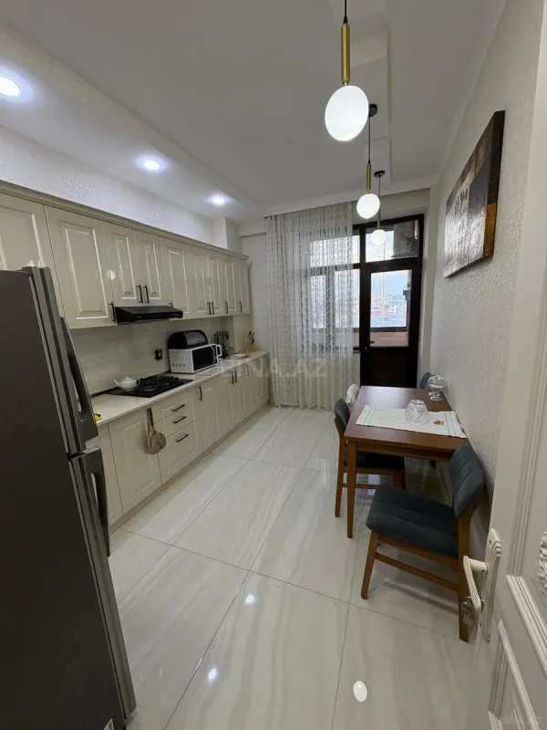 Satılır 3 otaqlı mənzil 132 m²