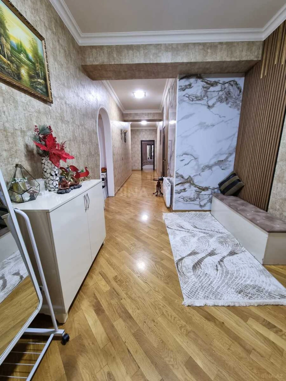 Satılır 4 otaqlı mənzil 121 m²