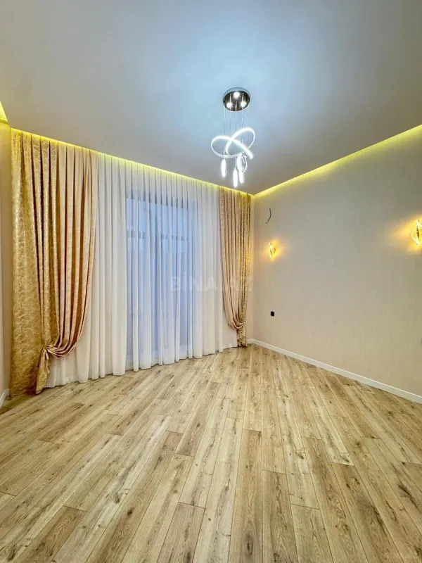 Satılır 4 otaqlı həyət evi 200 m²