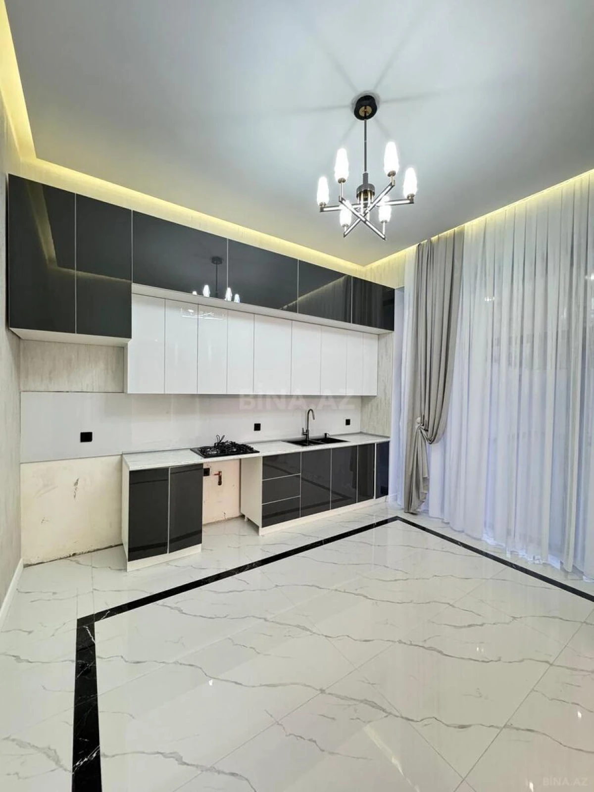 Satılır 4 otaqlı həyət evi 200 m²