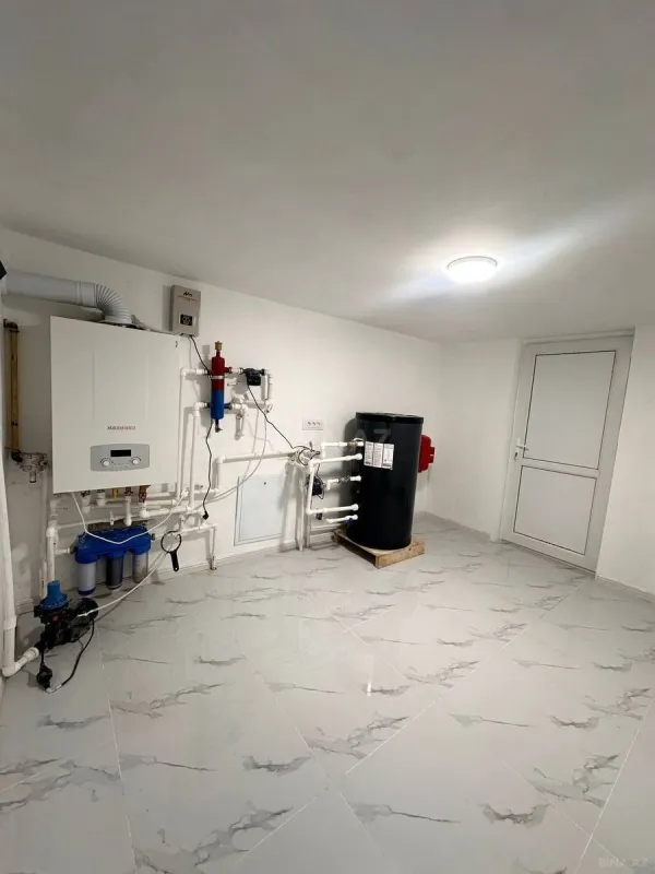 Satılır 7 otaqlı həyət evi 470 m²
