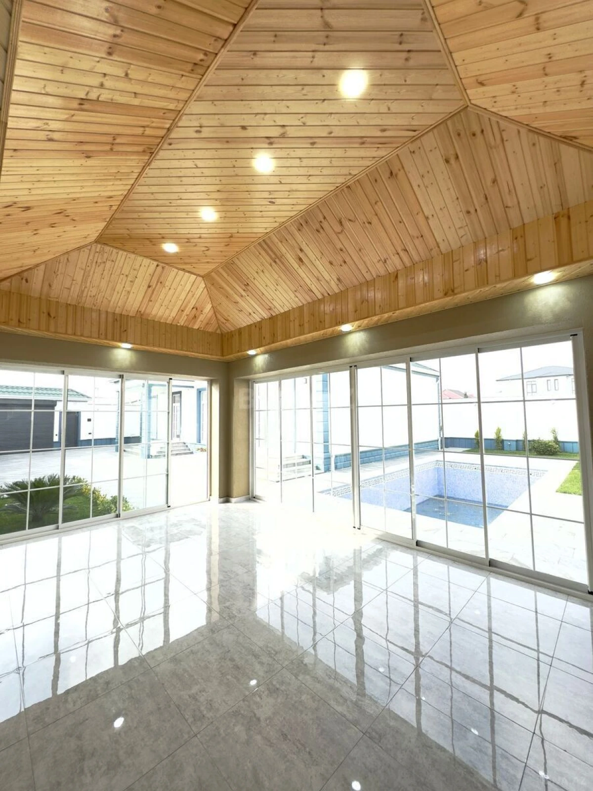 Satılır 4 otaqlı həyət evi 200 m²