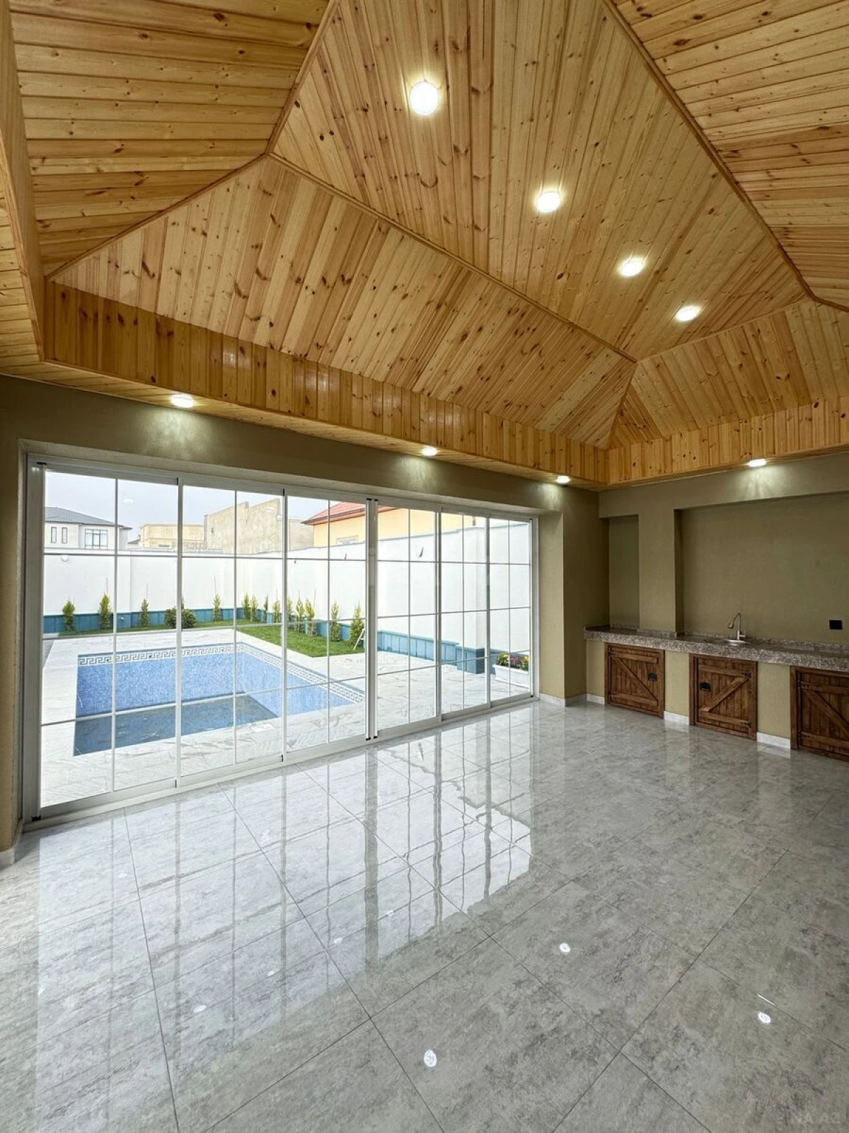 Satılır 4 otaqlı həyət evi 200 m²