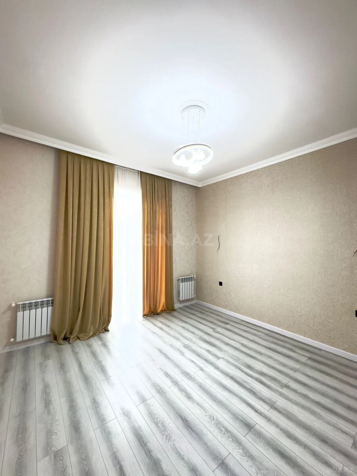 Satılır 4 otaqlı həyət evi 200 m²