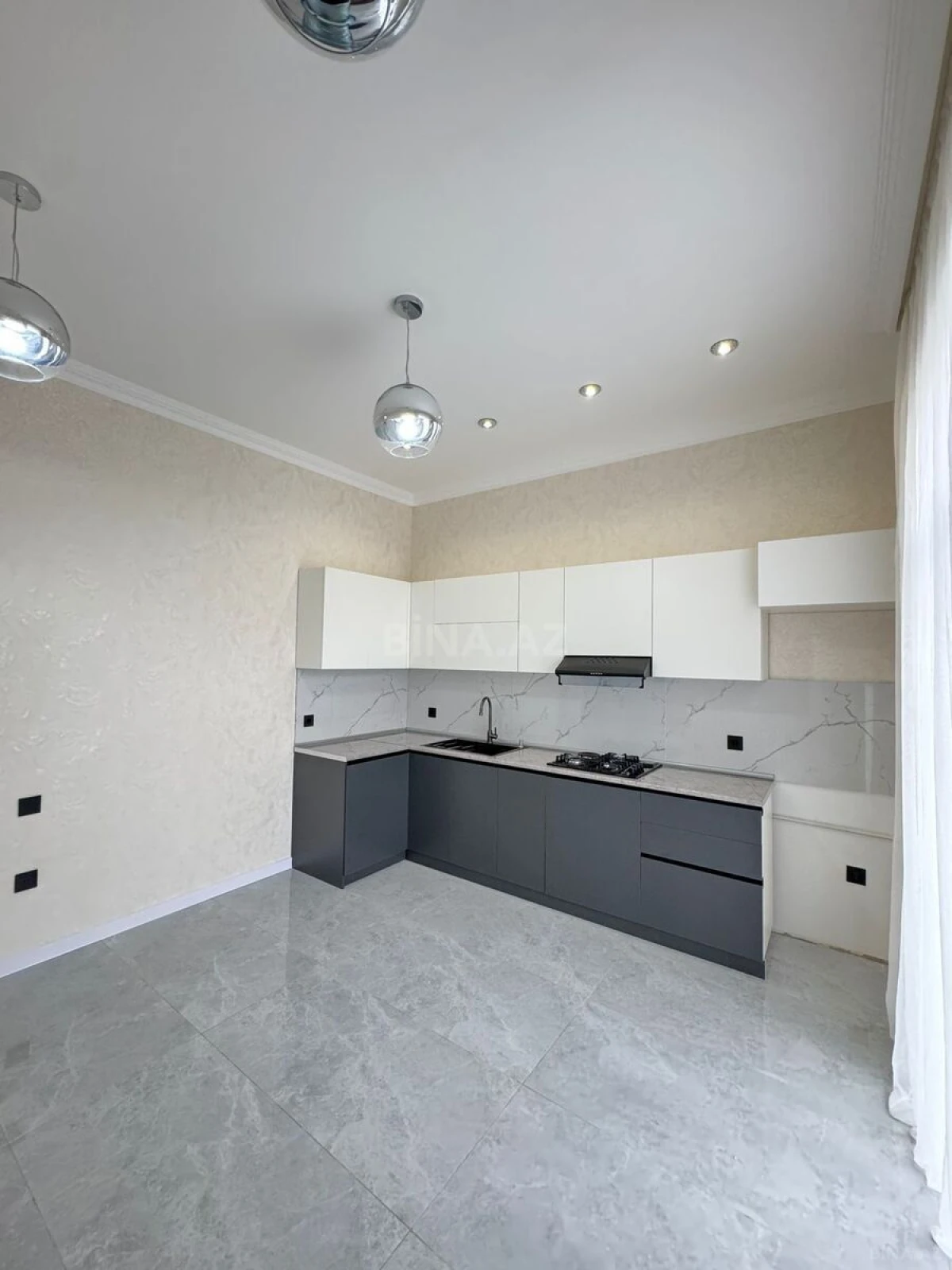 Satılır 4 otaqlı həyət evi 200 m²