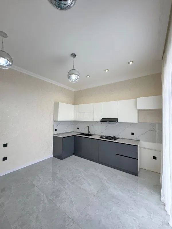 Satılır 4 otaqlı həyət evi 200 m²