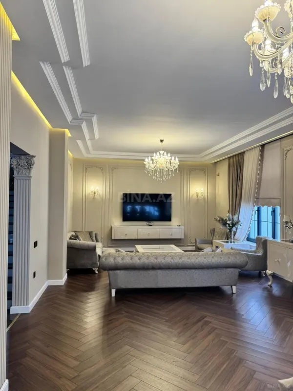 Satılır 6 otaqlı həyət evi 365 m²