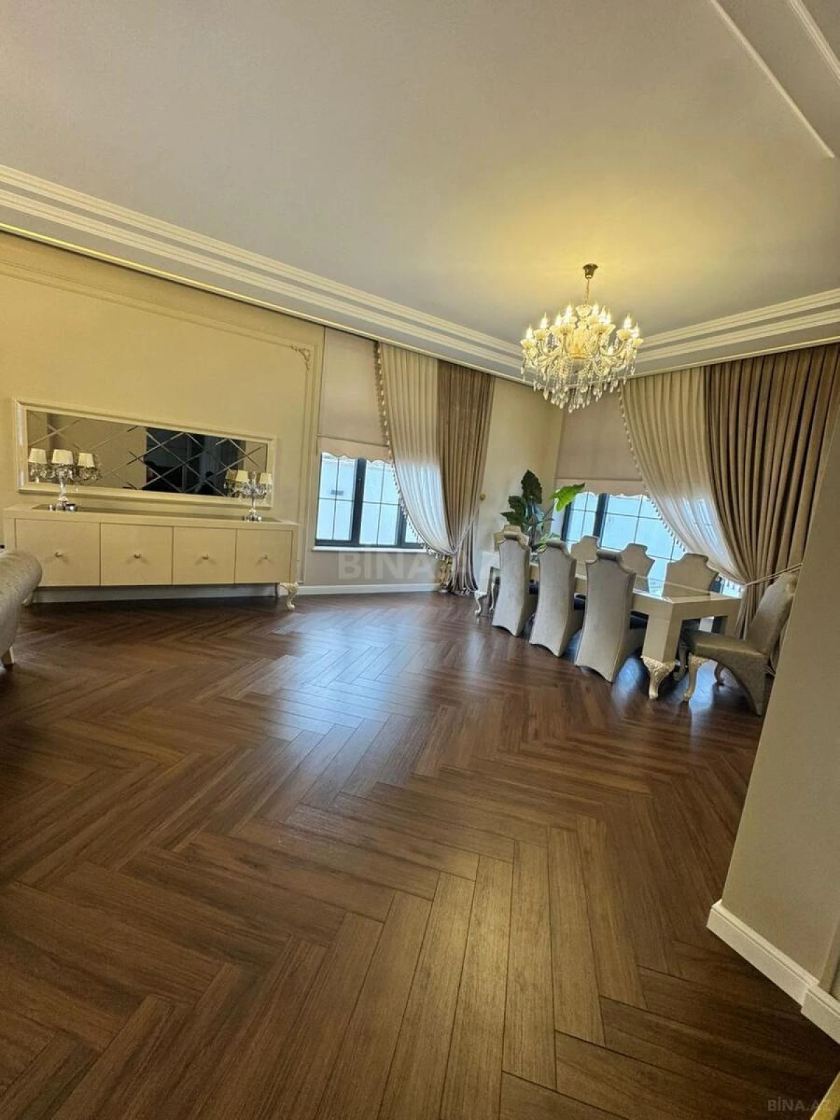 Satılır 6 otaqlı həyət evi 365 m²