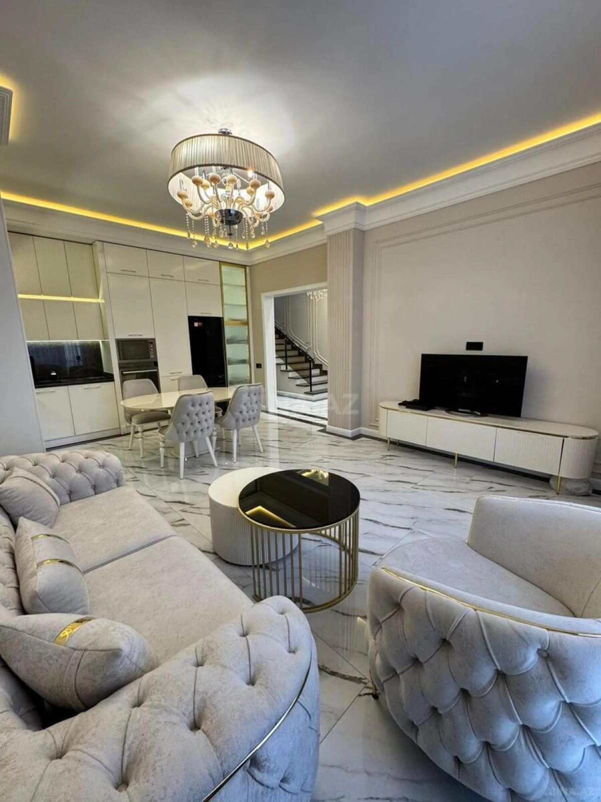 Satılır 6 otaqlı həyət evi 365 m²