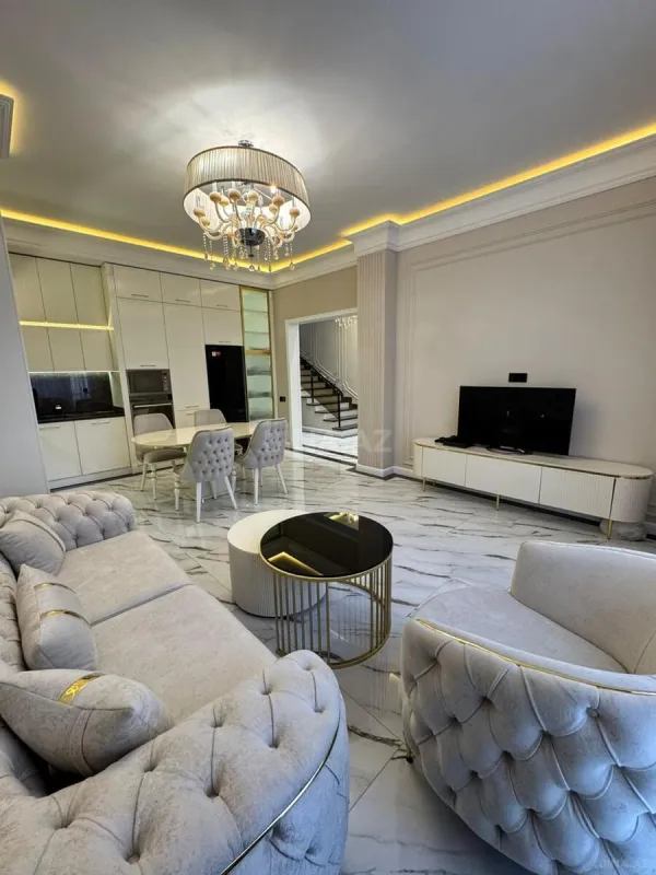 Satılır 6 otaqlı həyət evi 365 m²