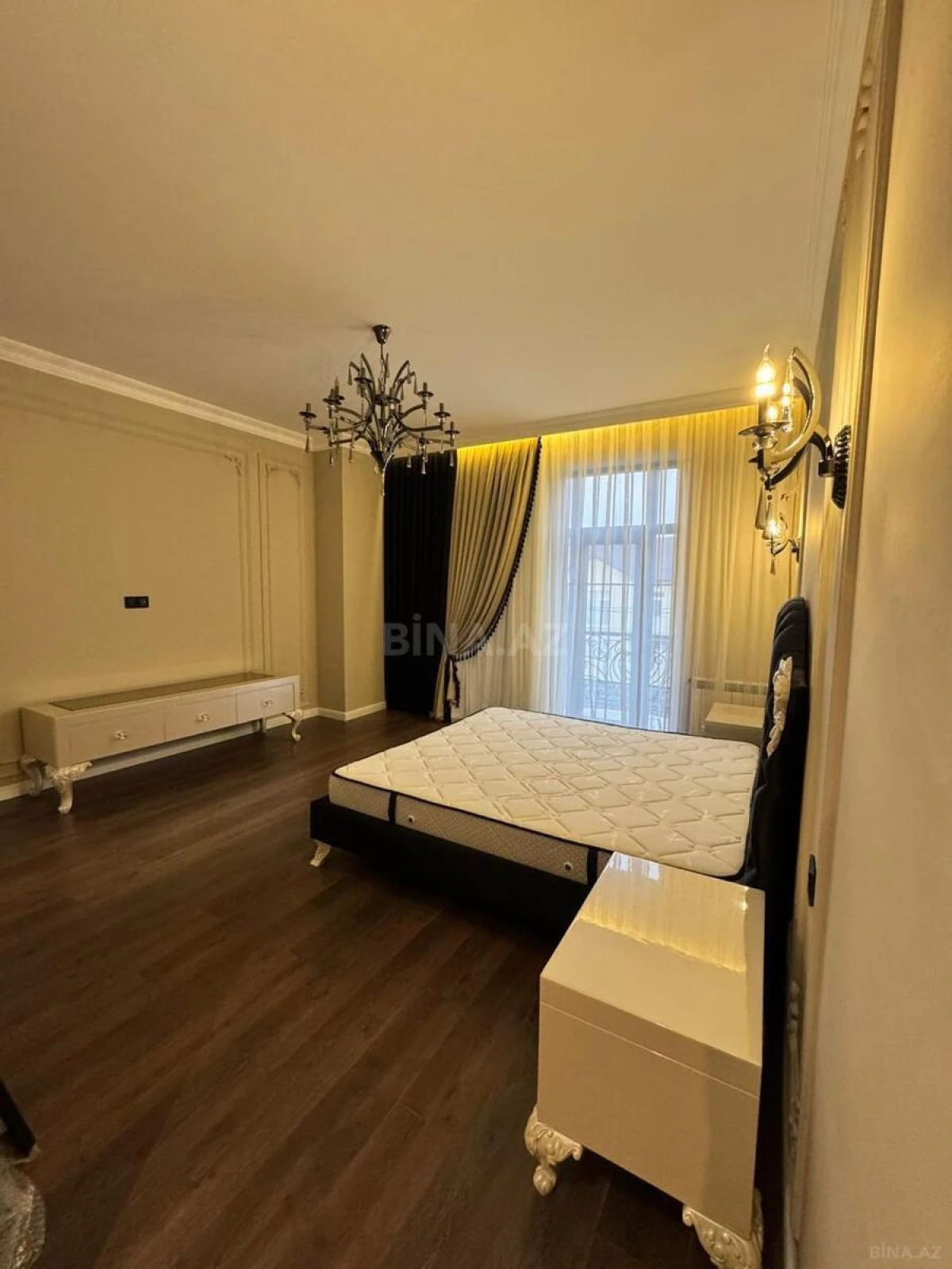 Satılır 6 otaqlı həyət evi 365 m²