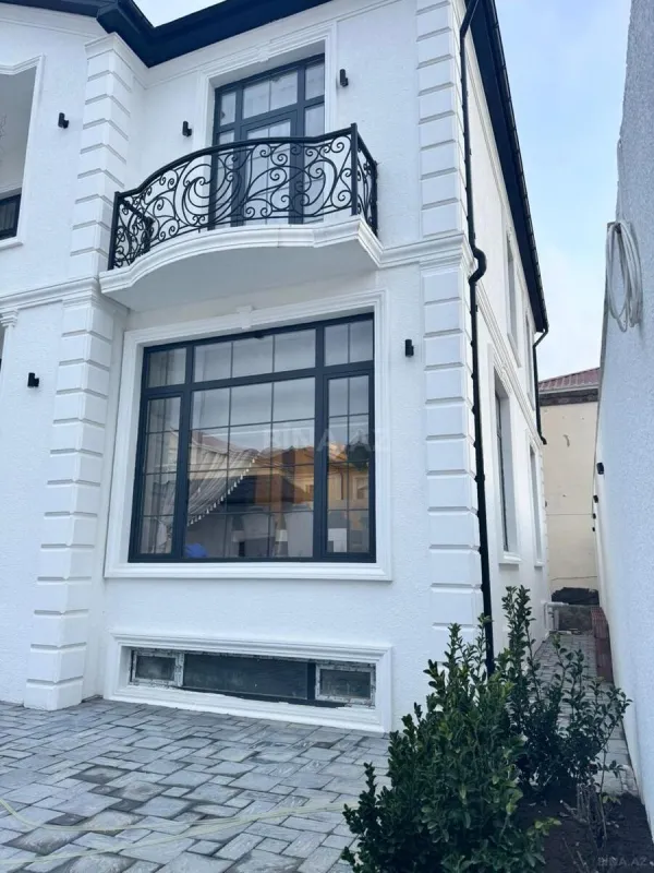 Satılır 6 otaqlı həyət evi 365 m²