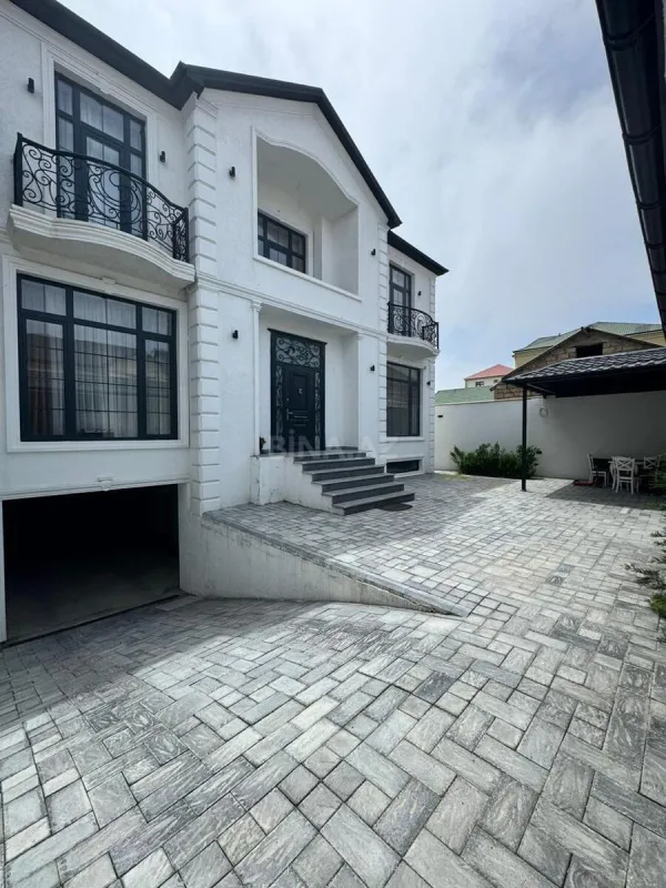 Satılır 6 otaqlı həyət evi 365 m²