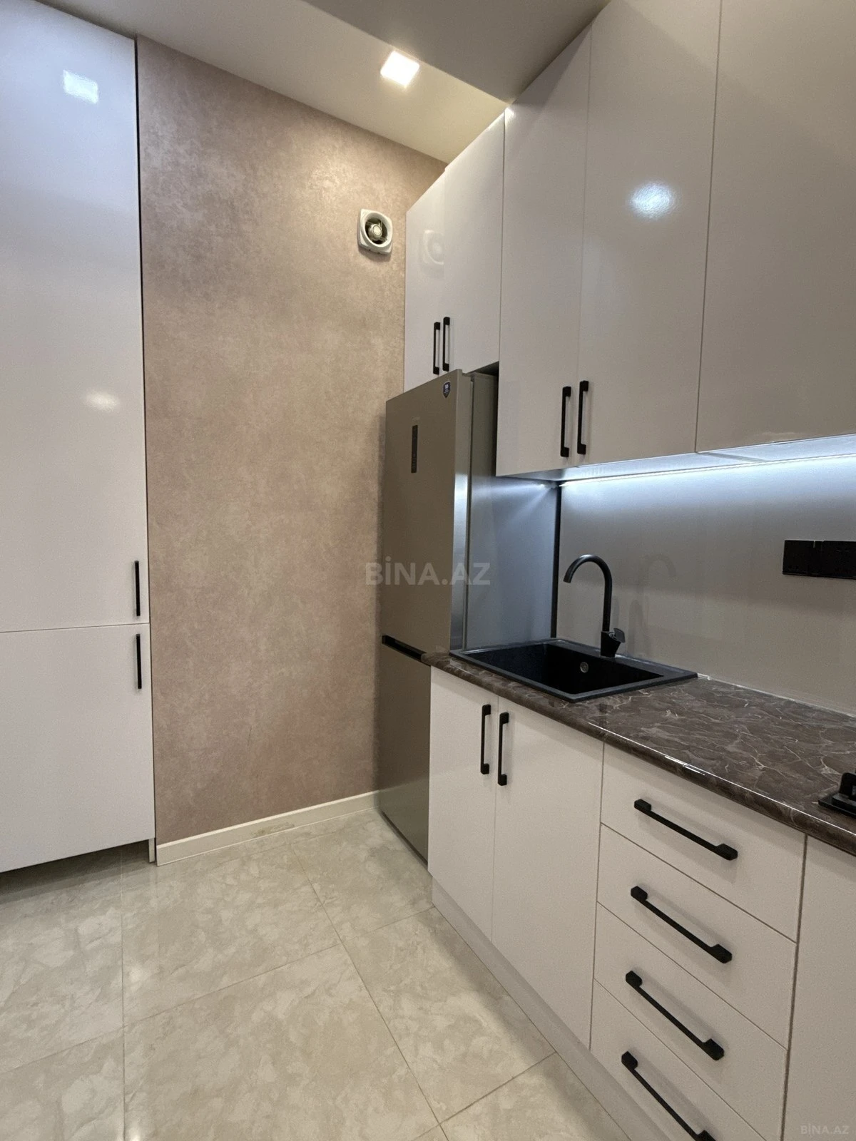 Kirayə verilir 2 otaqlı mənzil 65 m²