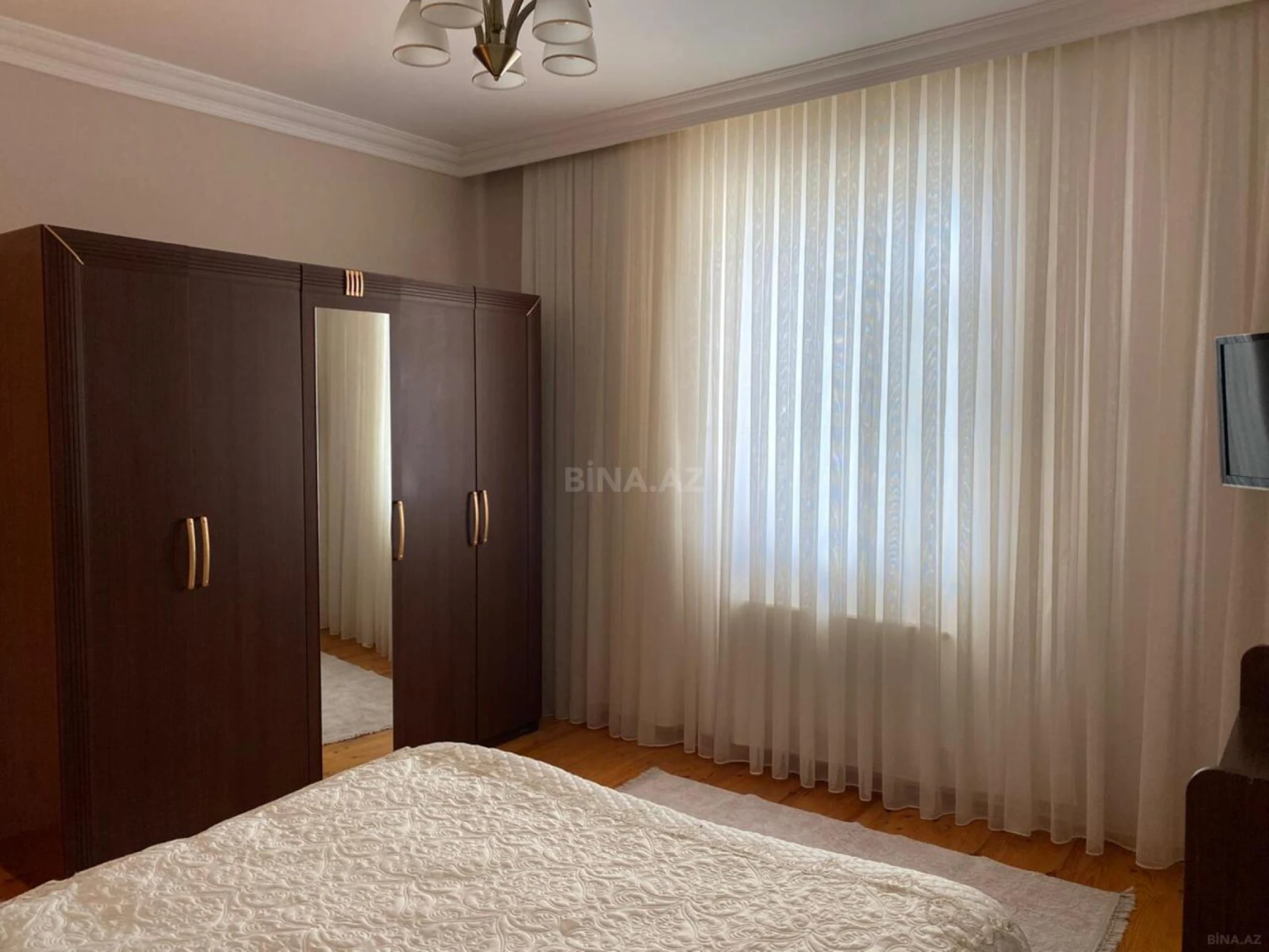 Satılır 5 otaqlı həyət evi 160 m²