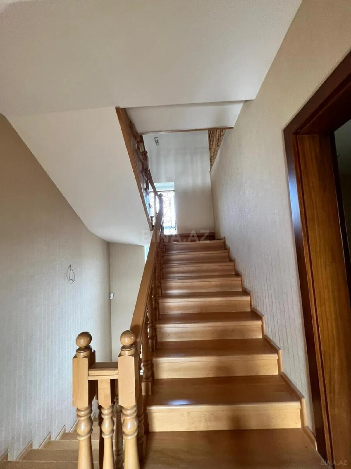 Satılır 6 otaqlı həyət evi 400 m²