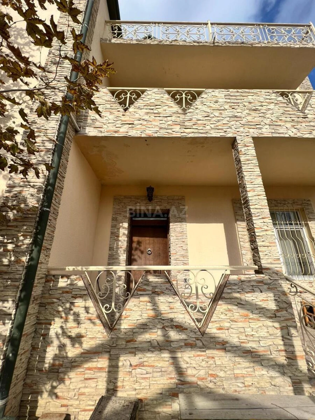Satılır 6 otaqlı həyət evi 400 m²